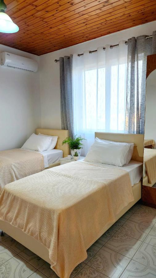 Mia Guest House - Entire Home With Balcony & Garden Divjake Esterno foto