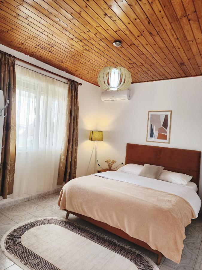 Mia Guest House - Entire Home With Balcony & Garden Divjake Esterno foto