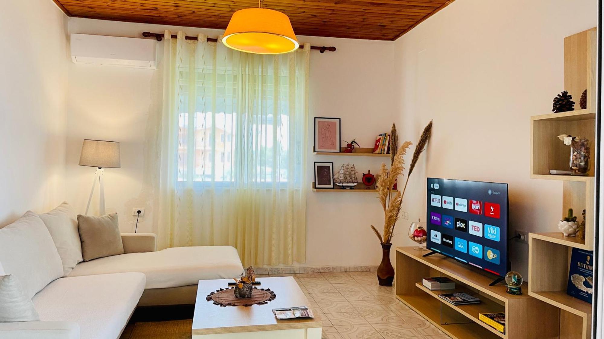 Mia Guest House - Entire Home With Balcony & Garden Divjake Esterno foto